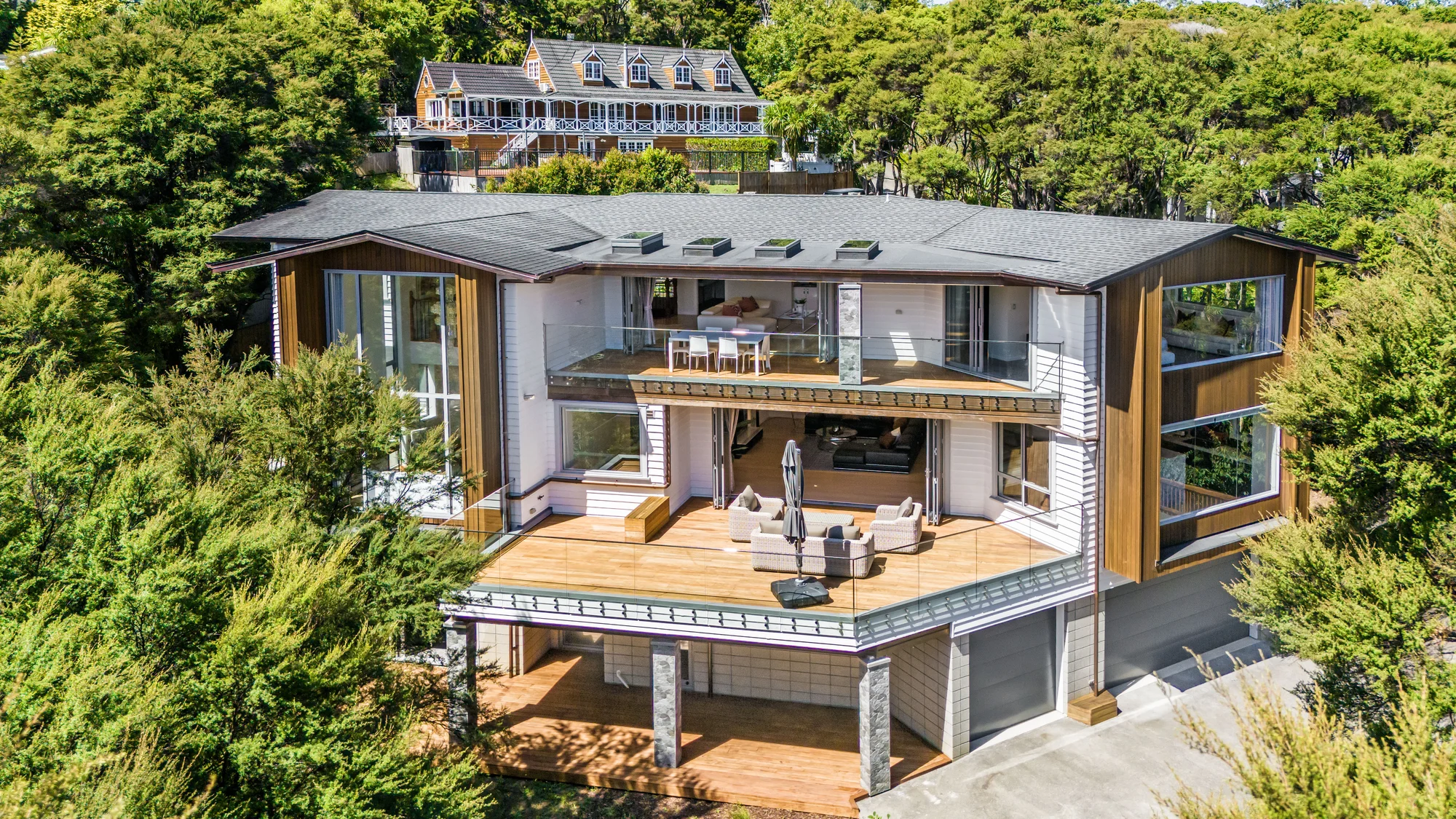 Titirangi 5Phòng ngủ Almost 600m2 FLOOR AREA (Inc Balconies & Decking)