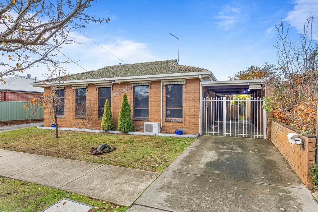 Alfredton 2chambre Immaculate Unit in Prime Location - Walk to Everything!