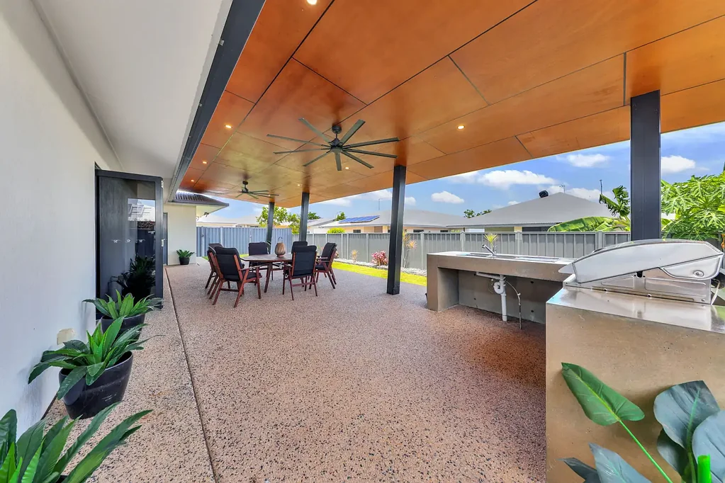 Zuccoli 4침실 Immaculate family home with indoor - outdoor flow!