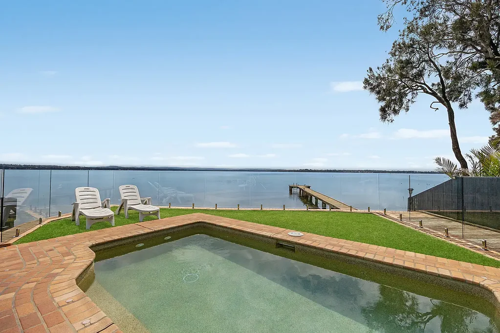 Toukley 5房  Bespoke tri-level absolute waterfront
