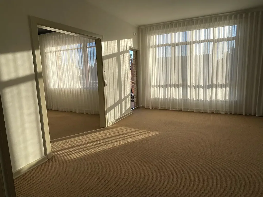 Spacious, Light-Filled 2 Bedroom Apartment with Balcony in Prime Condition