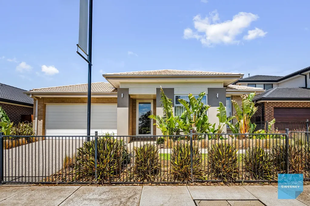 STUNNING EX-DISPLAY HOME