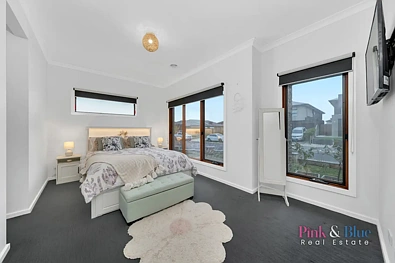 10 Clover Drive, Rockbank, VIC 3335, 4 slaapkamers, 3 badkamers, House