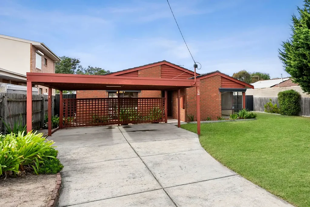 Light Filled 3 Bedroom Home in a Peaceful Setting