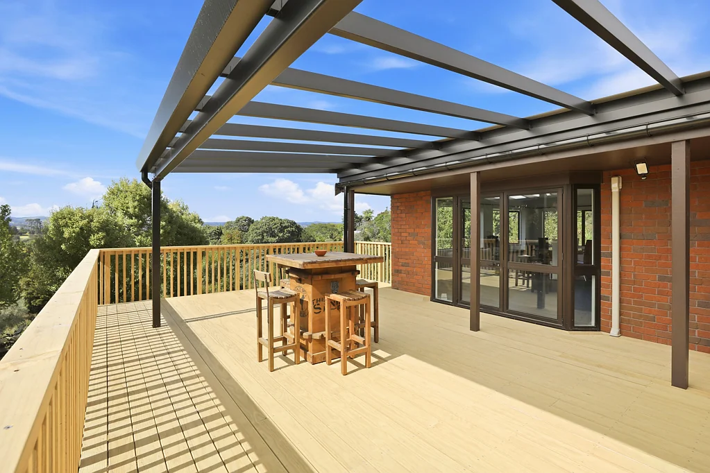 Tauriko High stud shed, studio - lifestyle