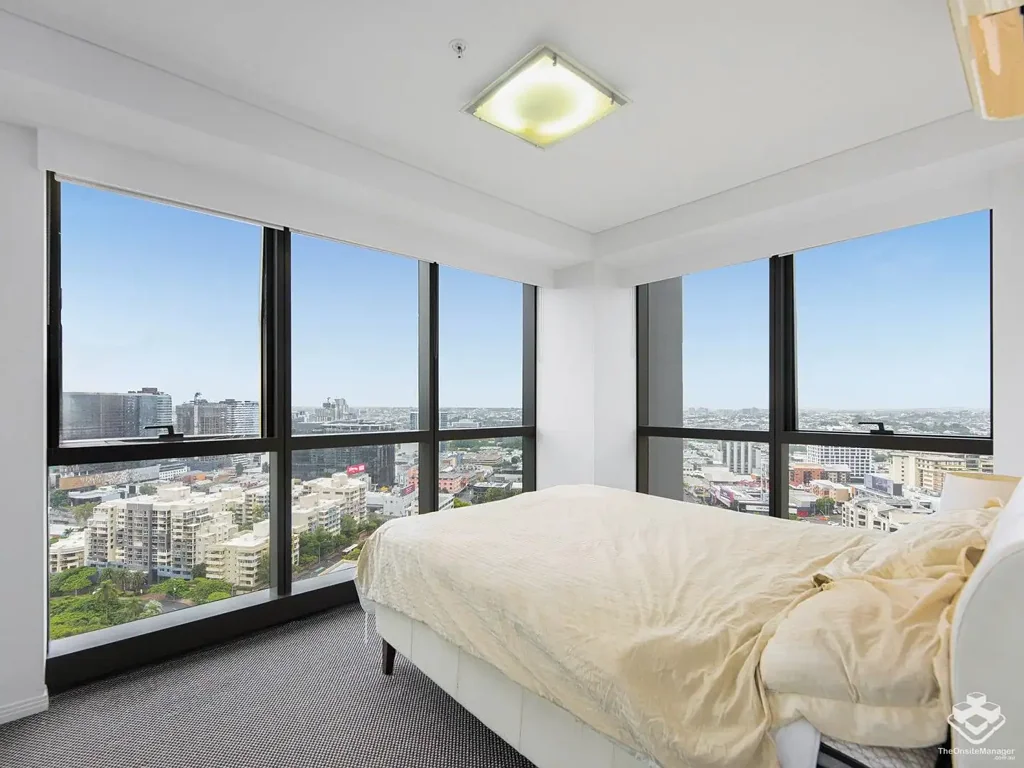 Brisbane City 1房 26层山景河景 落地玻璃采光 时尚公寓 便利生活 高端设施 投资价值高 Luxury, Executive One-Bedroom with stunning views