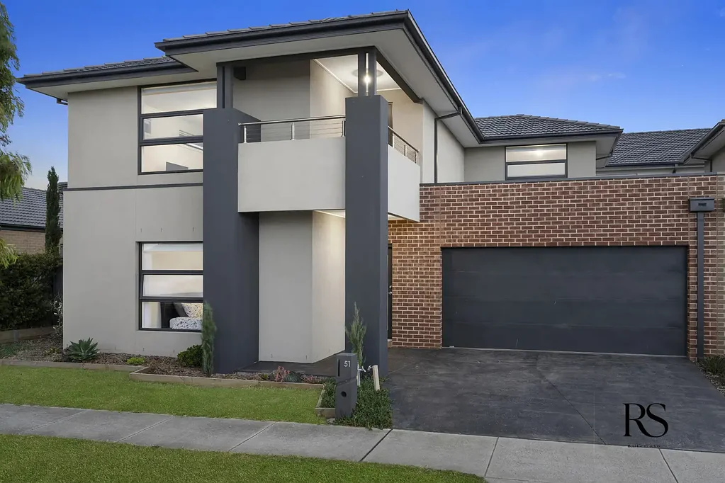Clyde North 4 Slaapkamer Modern Family Living Opposite Parklands