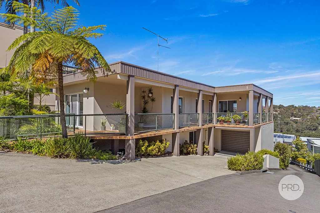 1 Tea Tree Place  (Off Woodlands Avenue), Lugarno, NSW 2210