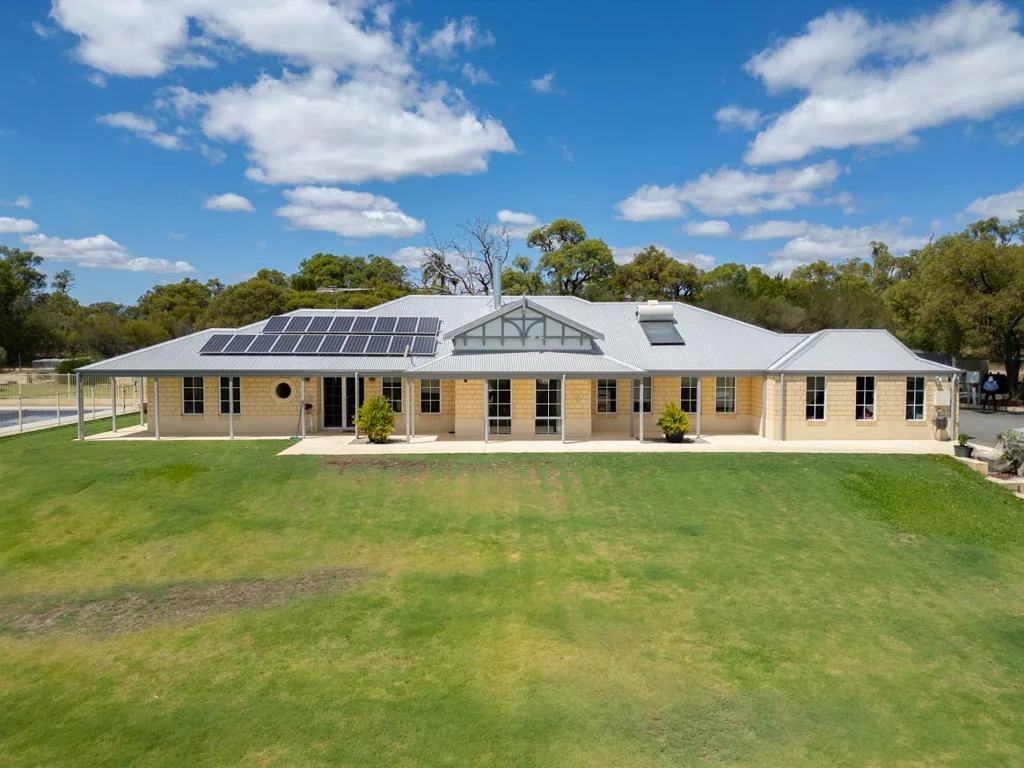 Wandi Superb 5-Acre Hilltop Retreat...