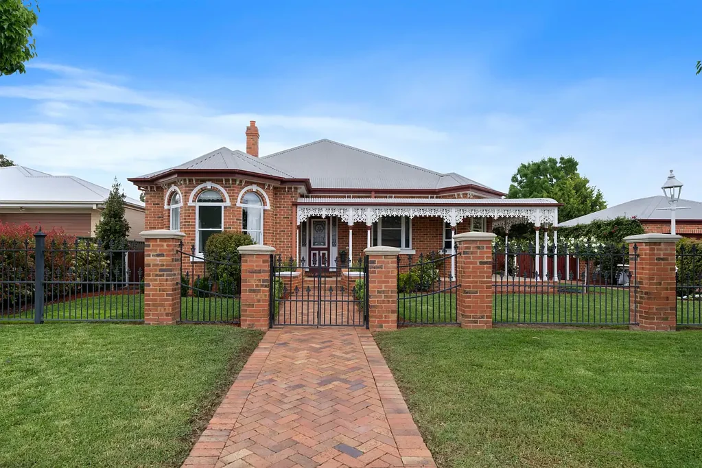 Kialla 5ਬੈੱਡਰੂਮ Guseli Court, Kialla - The Goulburn Valley's Best !