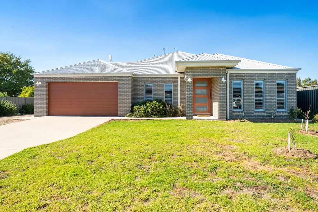 8 Kotzur Circle, Walla Walla, NSW 2659