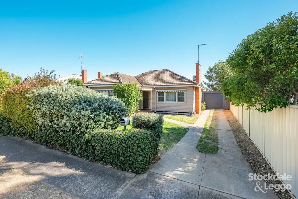 Shepparton 3कमरा Charming Weatherboard Home with Loads of Potential in North Central Shepparton