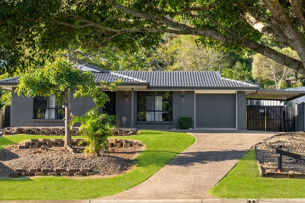 Mount Warren Park 4房  Spacious Family Living with Endless Potential on 932m²