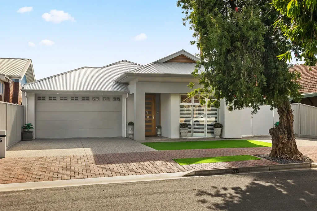 St Morris 4ห้องนอน Provincial Elegance Meets Contemporary Family Luxury.