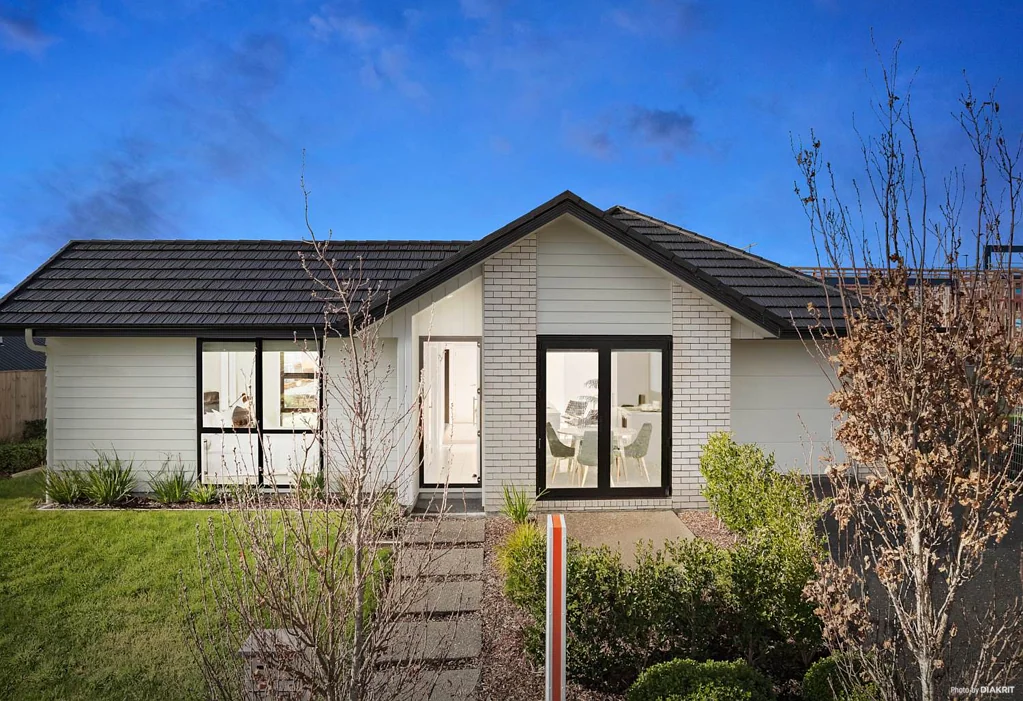 Near-New Home in Sought-After Paerata Rise