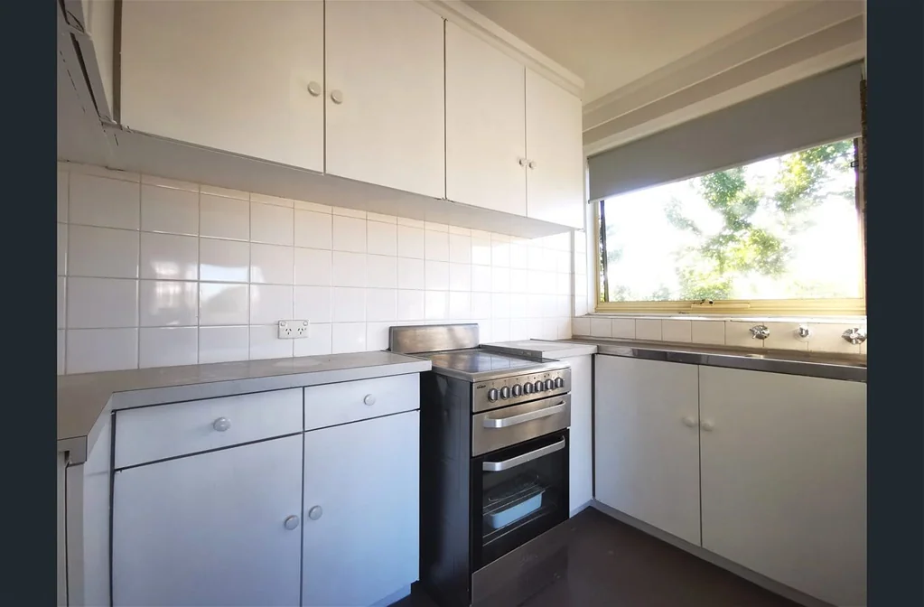 Spacious One-Bedroom Unit Near Fawkner Park and Alfred Hospital