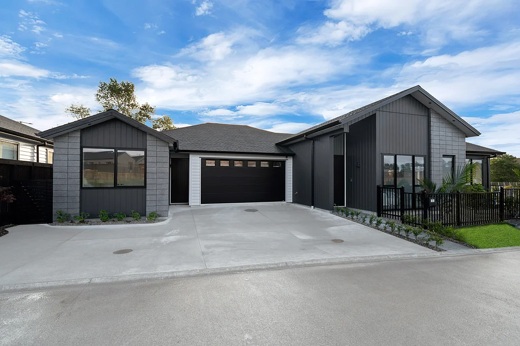 Milldale 6房  Modern Elegance Meets Multi-Generational Living