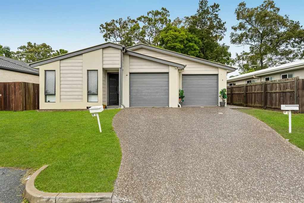 Boronia Heights 3房 双租金收入 580+430周租 安全长租客 现代化住宅 低维护生活 舒适家庭设计 车库带通道 优越投资机会 Modern Dual-Income Opportunity with Long-Term Tenancies in Place