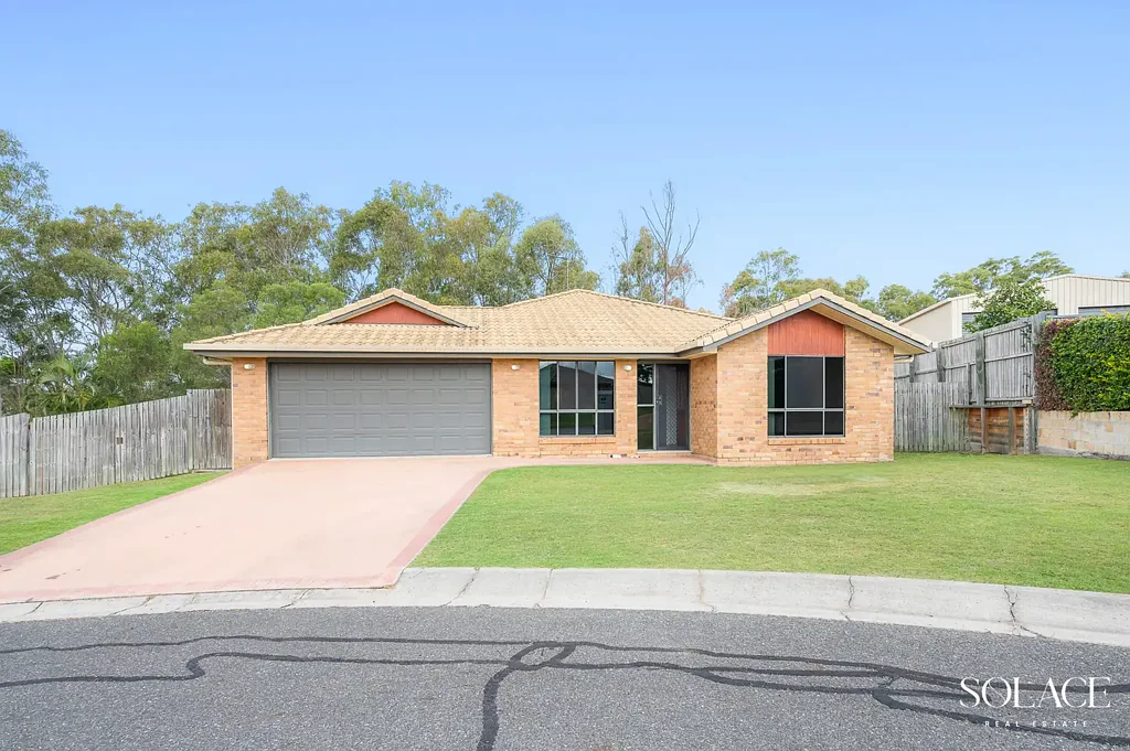 New Auckland 3房  Stylish Updates, Spacious Living, Superb Location
