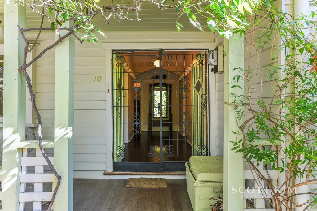 Surrey Hills 3chambre Cherished Family Home on 1165sqm with Endless Possibilities