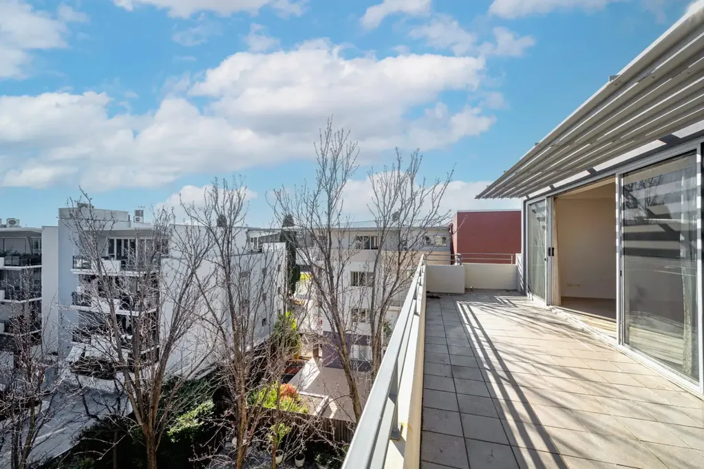 Top floor in top location