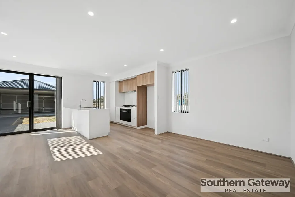 BRAND NEW MODENR HOME