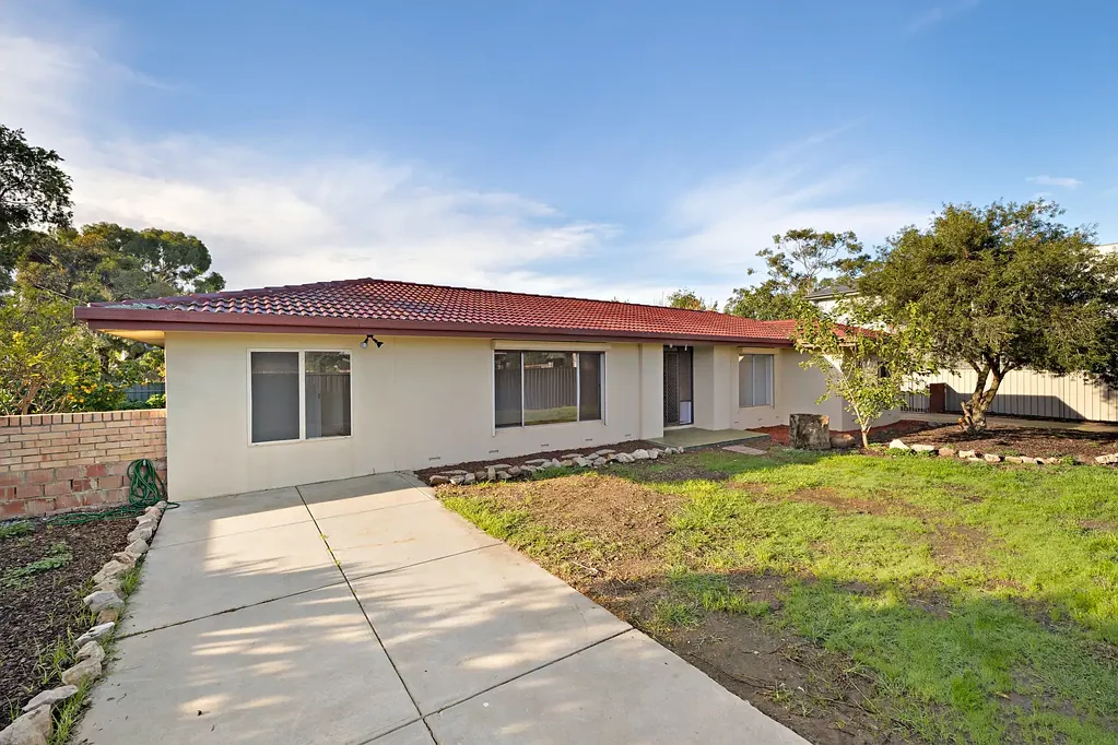 Expansive 5-Bedroom Family Haven with Granny Flat.