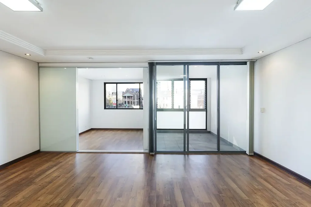 Unfurnished modern apartment in 'Rococo' building