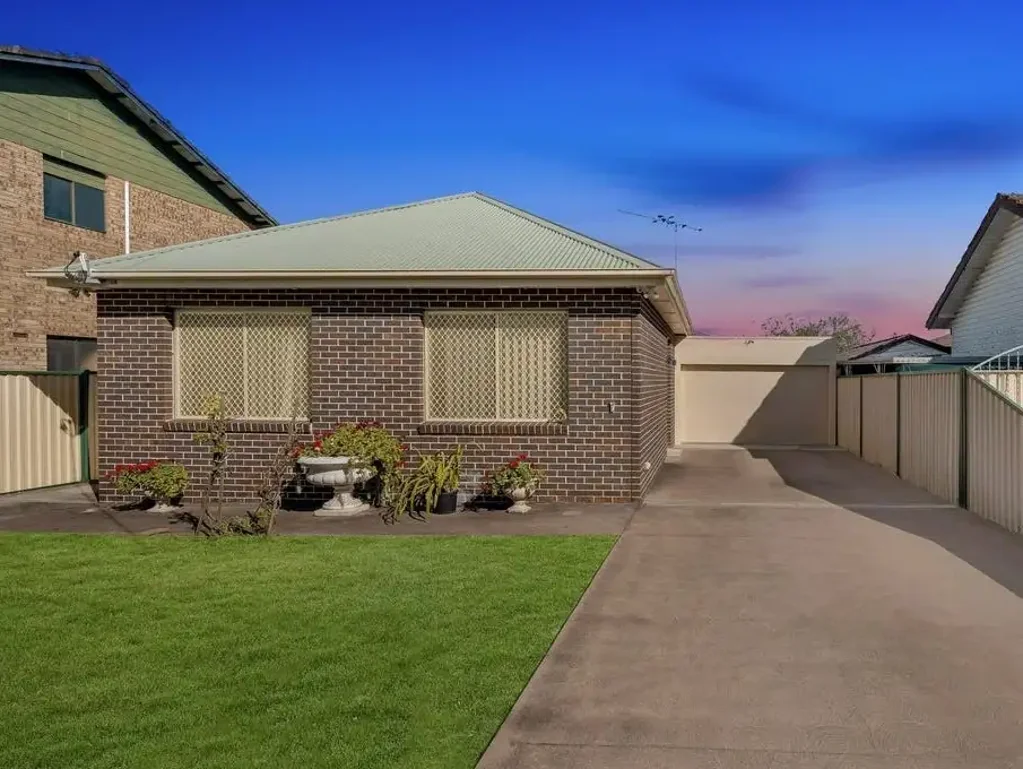 5 Wilbur Street, Greenacre, NSW 2190