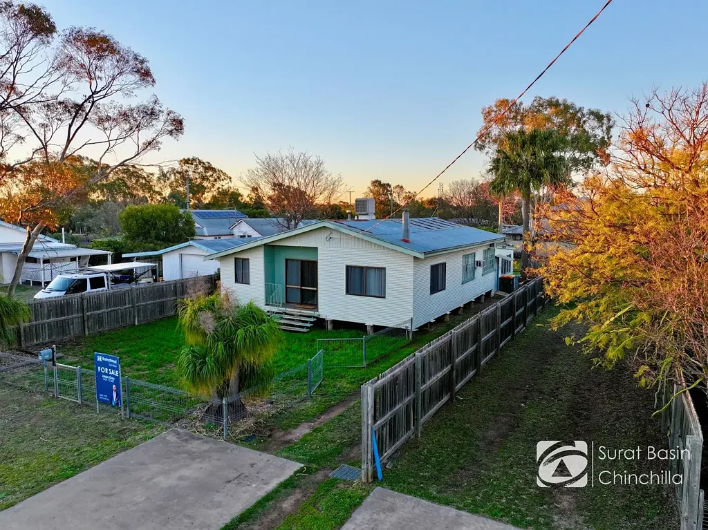 Miles 4 Slaapkamer Large solid timber home with fresh interior paint.