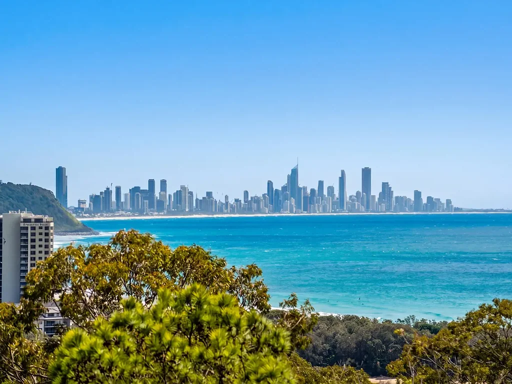 Currumbin 4Zimmer The Ultimate Currumbin Hill Sanctuary: Rare Dual-Access & Panoramic Views
