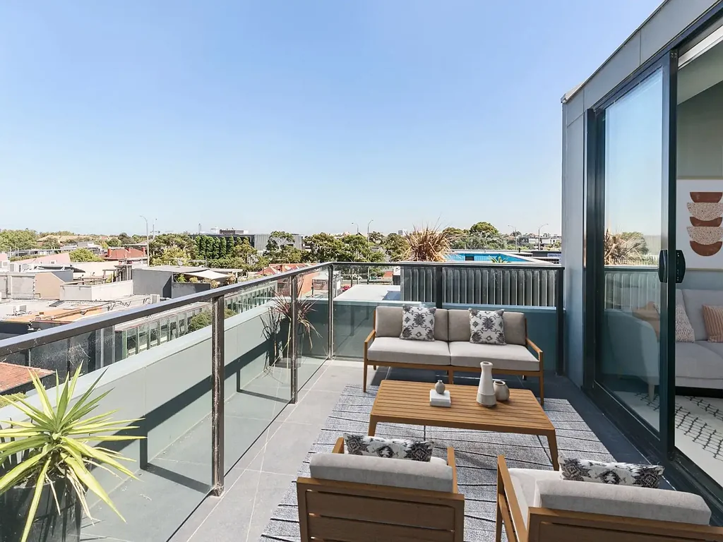 St Kilda 2chambre Must sell by june 30 Balcony with St Kilda Bay Views