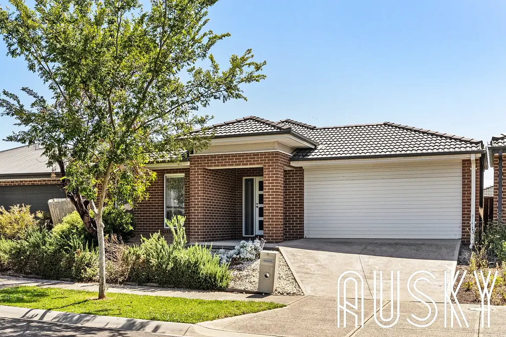 Point Cook 4Zimmer Spacious 4-Bedroom Home with Study in a Prime Point Cook Location