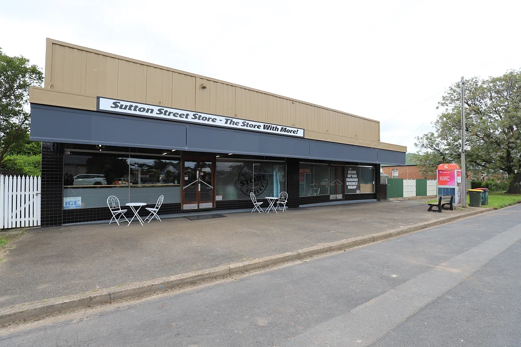 Cootamundra 3कमरा MUST SELL. Shop, House And Flat!