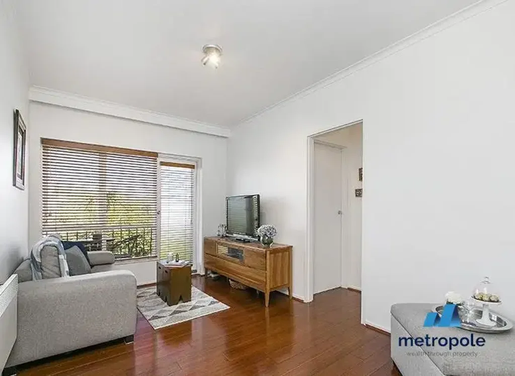 NATURAL LIGHT, SPACE AND STYLE