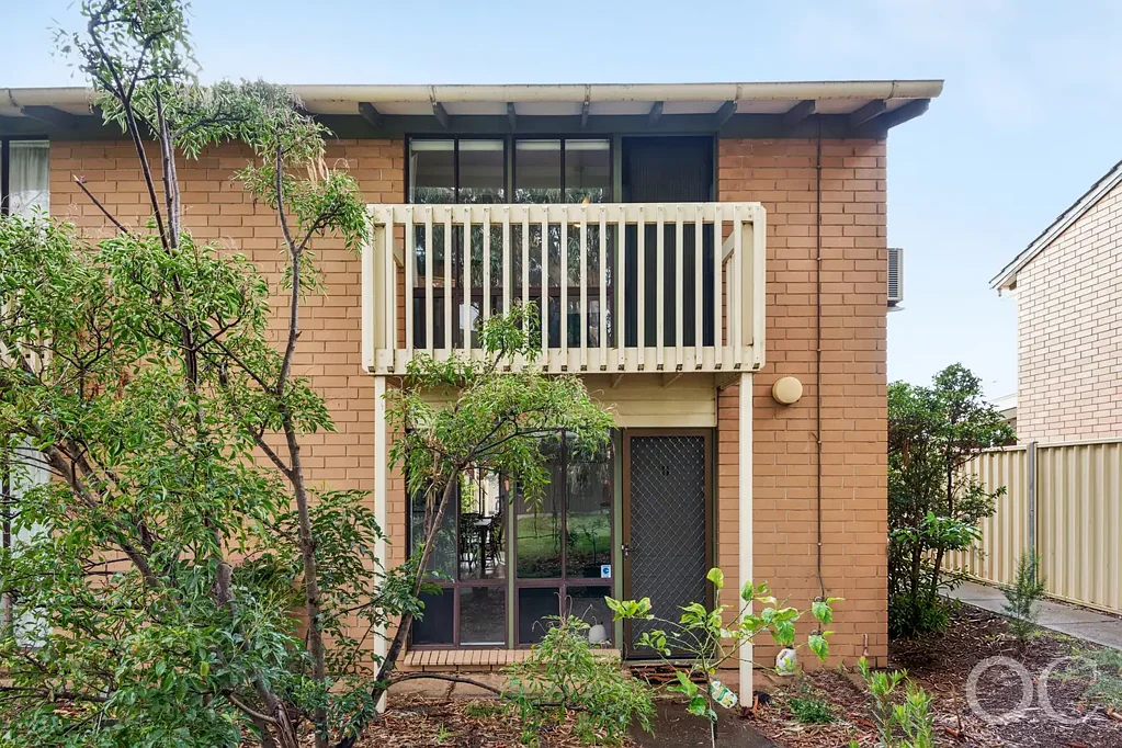 Clovelly Park 3部屋 Open the Door to Stylish Townhouse Living in a Location That Connects It All