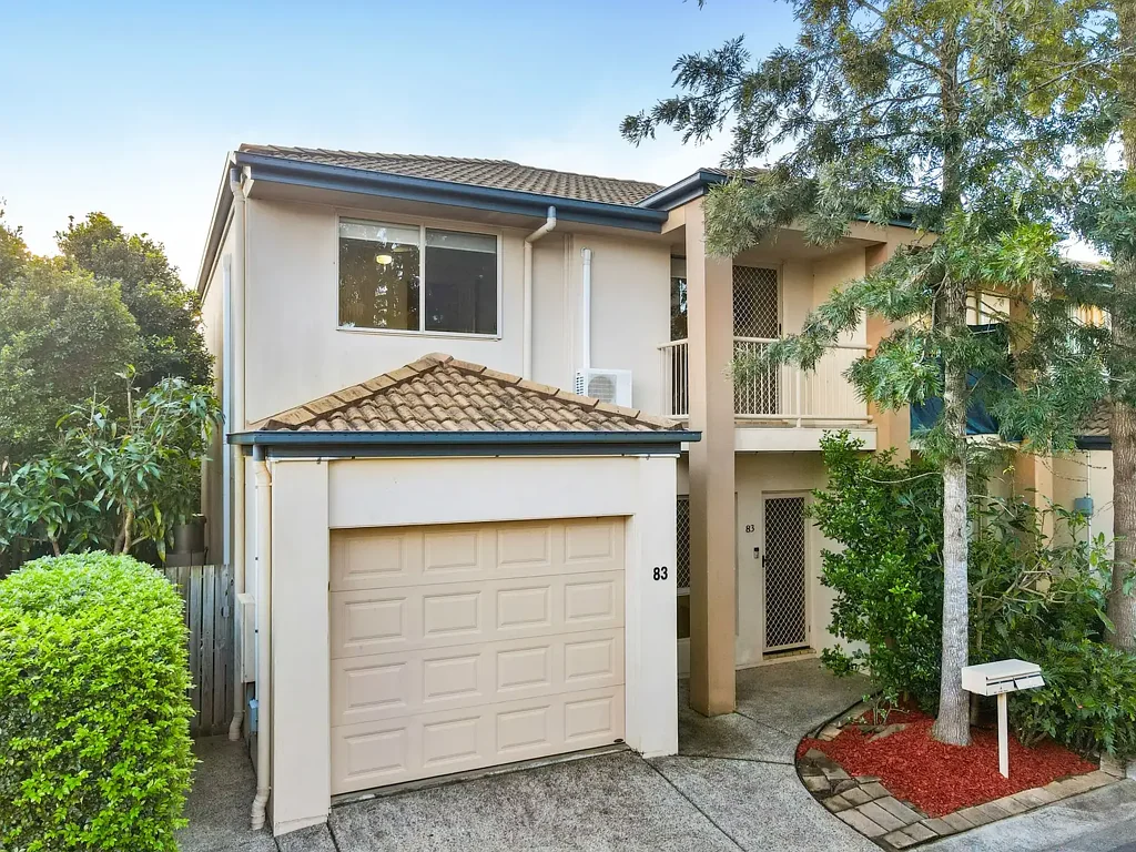 Calamvale 3部屋 MOVE IN READY OPPORTUNITY ON MORNINGTON!