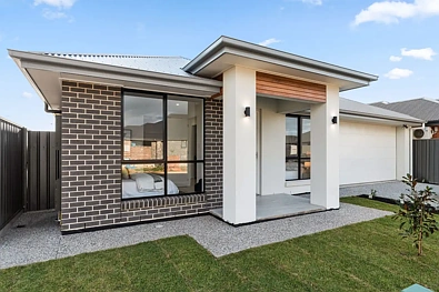 Angle Vale 4房  Brand-New Family Luxury with Style, Space and Comfort!
