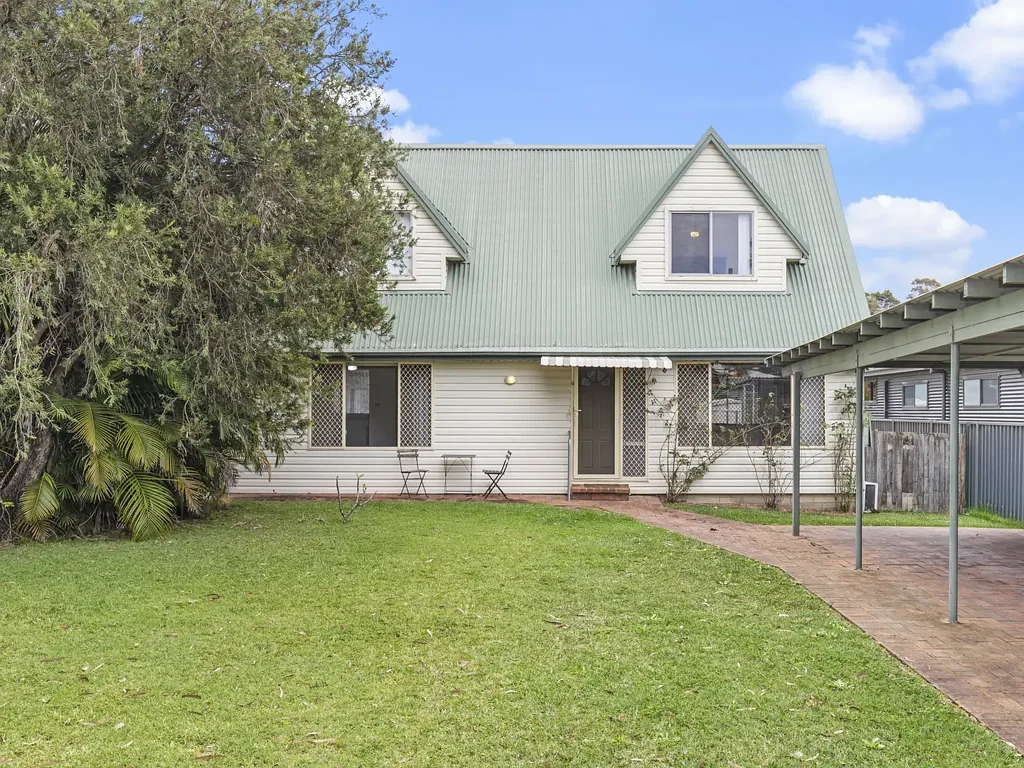Three Bedroom Home Nestled In The Heart of Bateau Bay