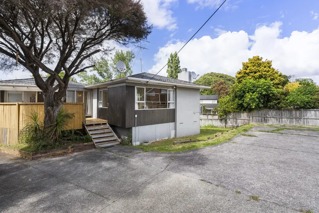 Te Atatu South 3 Bedroom Spacious Home with Endless Potential!