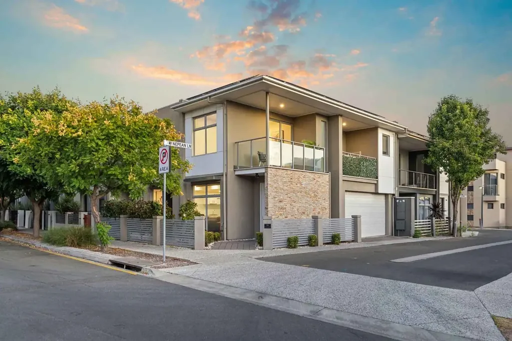 Lightsview 4Zimmer Contemporary, Low-Maintenance Living in the Heart of Lightsview.