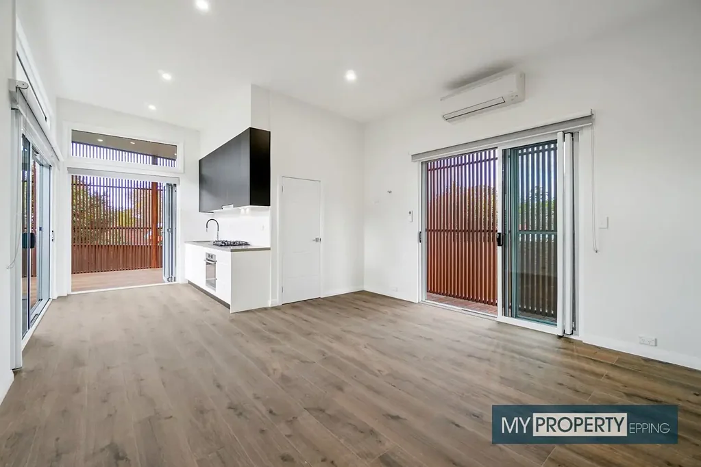NEAR NEW & HIGH-END ARCHITECTURAL GRANNY HOME WITH LOFT STORAGE
