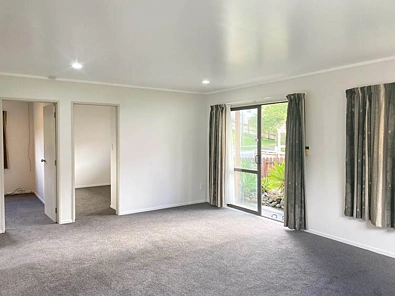 Easy Living in a Low-Maintenance, Single-Level...