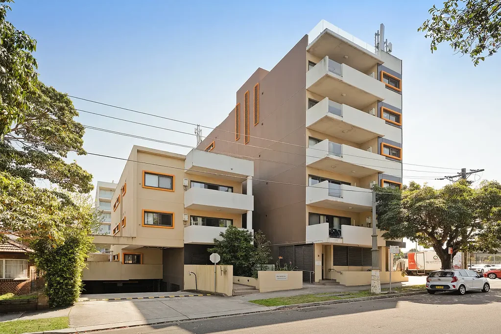 Strathfield 2ਬੈੱਡਰੂਮ Designer apartment in the heart of Strathfield |  Low Strata Levies
