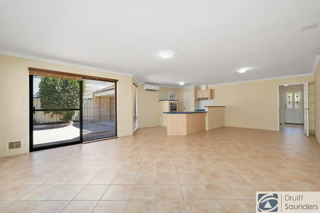 Spacious home close to beautiful Lake Gwelup 
HOME OPEN SATURDAY 06 JUNE AT 11.15AM SHARP!
