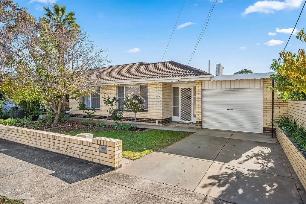 Woodville South 2침실 Effortless Living with Classic Character.