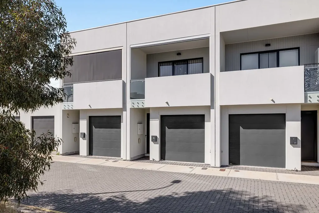 Morphettville 2房  Contemporary Convenience & Effortless Living.