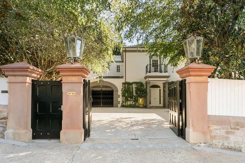 Edgecliff 4 Bedroom Grand Family Estate Sprawling Approx. 1,300sqm of Level North Facing Land.