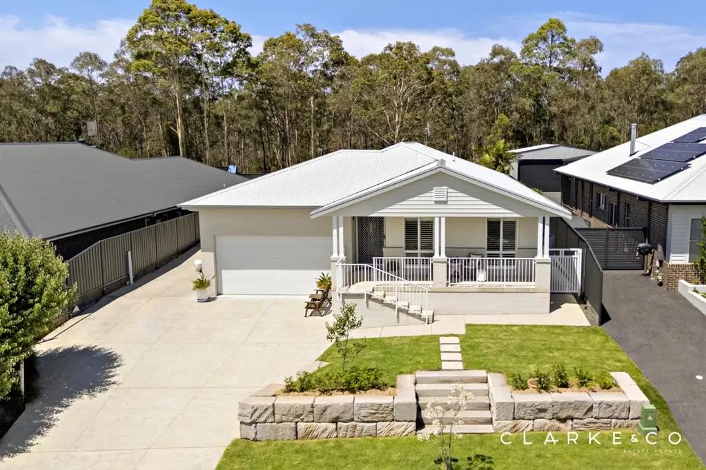 Bolwarra Heights 4બેડરૂમ MODERN ELEGANCE WITH RESORT STYLE LIVING!