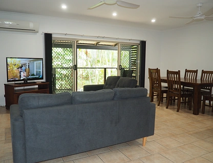 Unit 4/2032C Tully Mission Beach Rd, Wongaling Beach, QLD 4852, 2房, 2浴, 排房